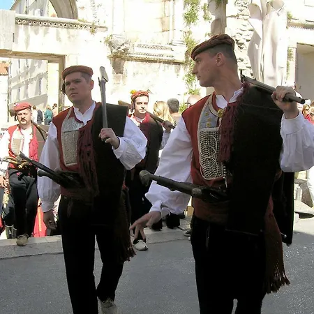 Apartamento Marjan Hill - Close To Center & Garage Split