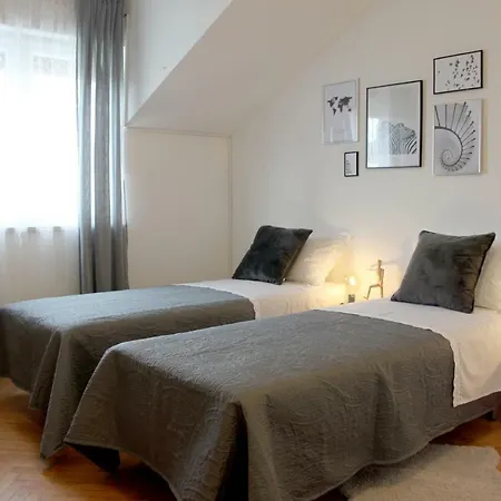 Daire Marjan Hill - Close To Center & Garage Split